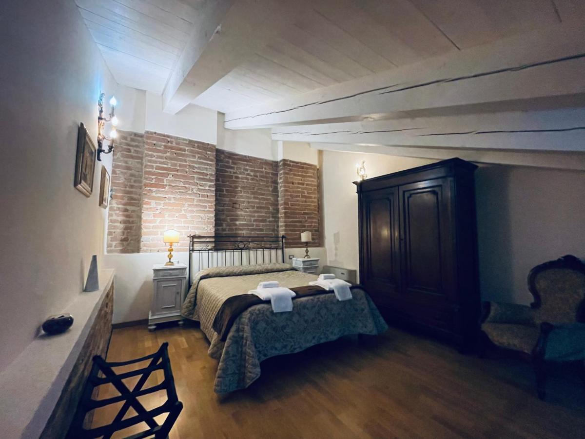 Relais Palazzo Paleologi Sec.xiv Hotel Lu (Piedmont)