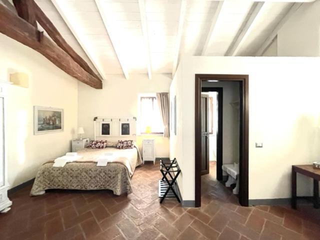 Hotel Relais Palazzo Paleologi Sec.xiv Lu (Piedmont)