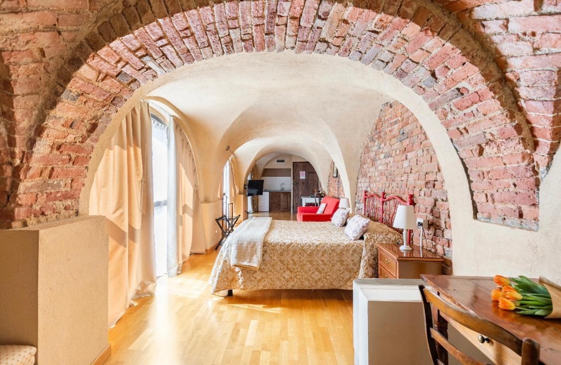 Hotel Relais Palazzo Paleologi Sec.xiv Lu (Piedmont)