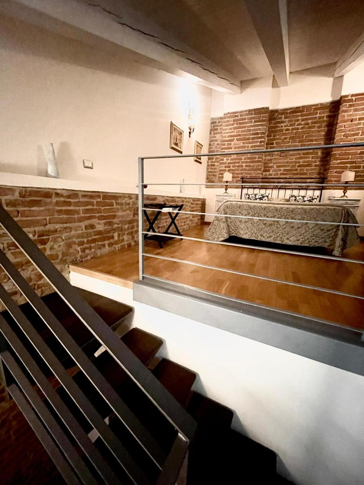 Relais Palazzo Paleologi Sec.xiv Lu (Piedmont)