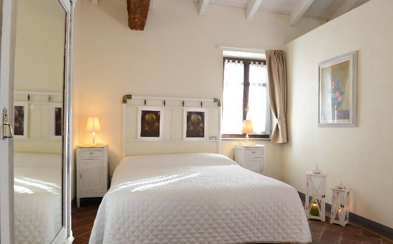 Relais Palazzo Paleologi Sec.xiv Hotel Lu (Piedmont)